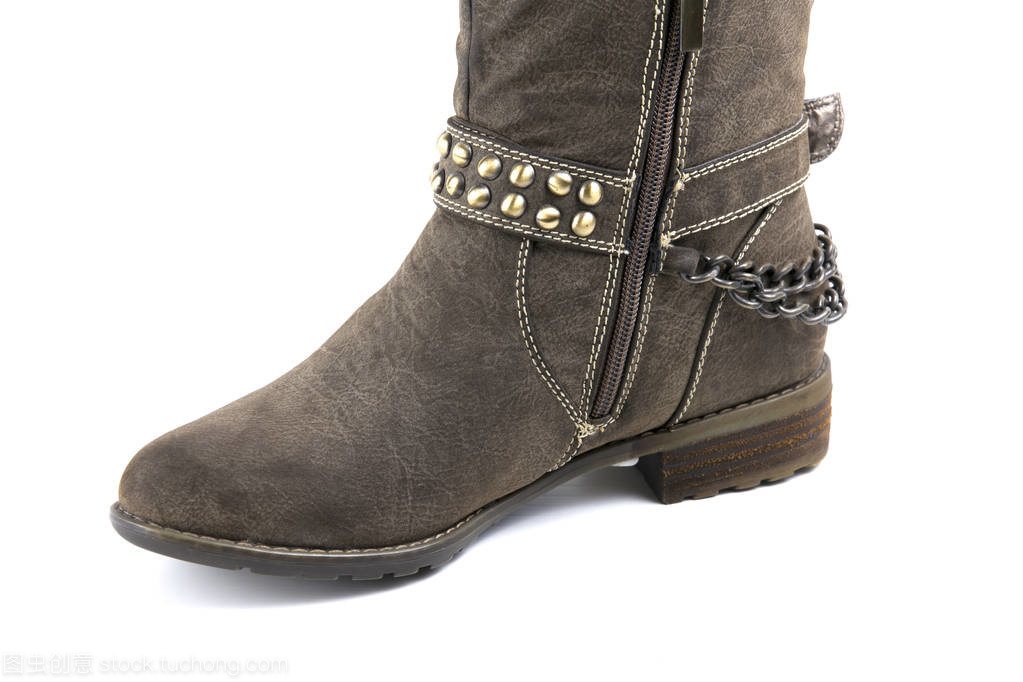 棕色皮革蛇蝎靴 野性與優(yōu)雅的時(shí)尚融合